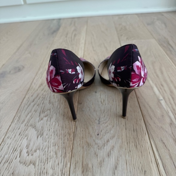 White House Black Market Floral Heels, 8.5 - Picture 2 of 8
